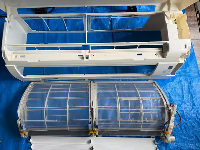 防カビ抗菌コートを無料施工。二度洗いの徹底エアコンクリーニング☆損害保険加入店サービスの画像