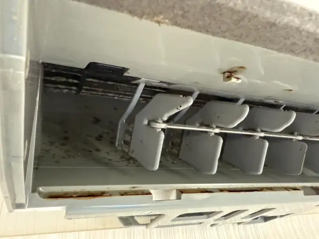 防カビ抗菌コートを無料施工。二度洗いの徹底エアコンクリーニング☆損害保険加入店サービスの画像