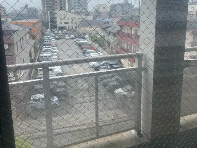 高圧洗浄機と拭きあげでサッシまで綺麗に！女性スタッフ対応可能！24h対応！サービスの画像