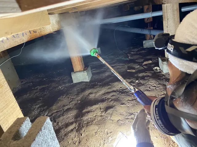 シロアリ・防腐・防カビの三種混合剤消毒はいかがですか？サービスの画像