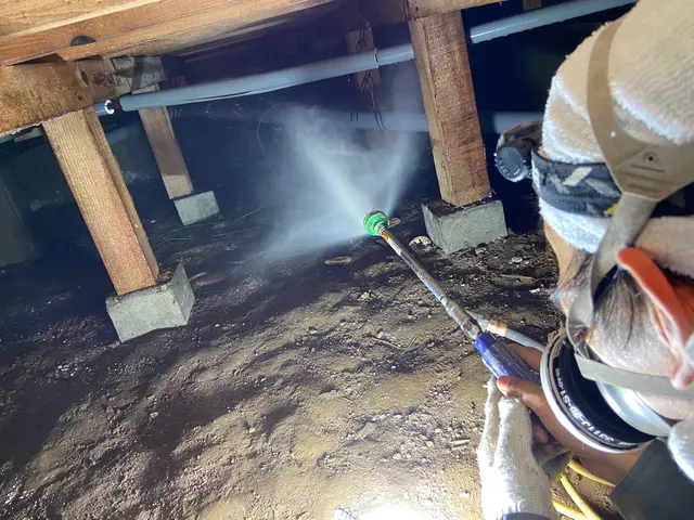 シロアリ・防腐・防カビの三種混合剤消毒はいかがですか？サービスの画像