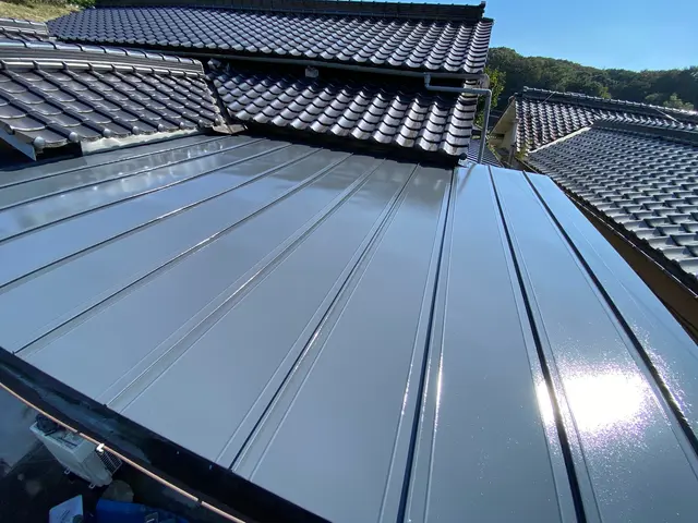 屋根塗装もお任せください！サービスの画像