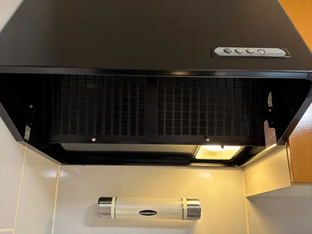 日常の清掃で落ちない汚れに、プロの技術で対応！人気の浴室＋換気扇2点セットサービスの画像