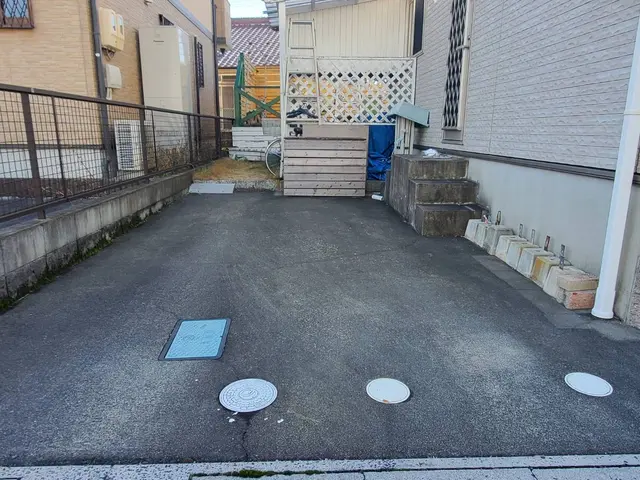 駐車場は洗うだけで、家の雰囲気も明るくなります。サービスの画像