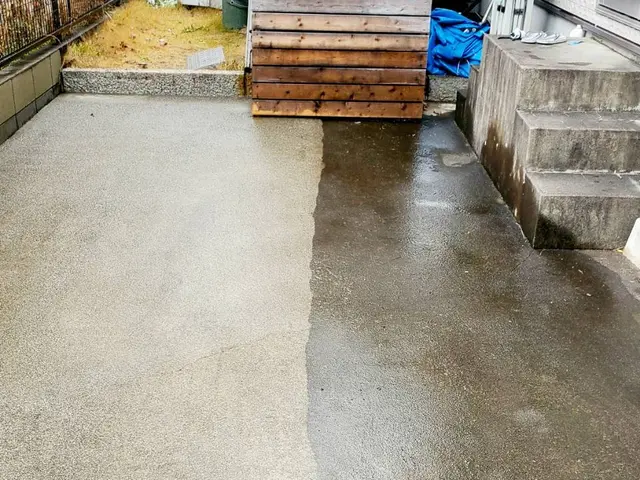 駐車場は洗うだけで、家の雰囲気も明るくなります。サービスの画像