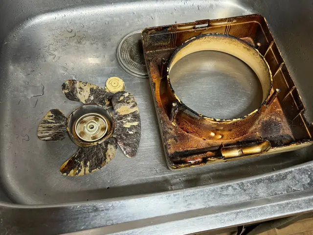 換気扇周りの油汚れや埃など、スッキリ落とします！サービスの画像