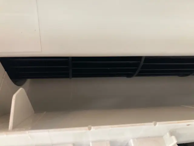 エアコン工事もできるプロが徹底洗浄いたします！【風量計】と【温度センサー】で点検サービスの画像