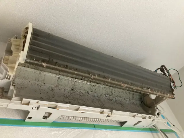 エアコン工事もできるプロが徹底洗浄いたします！【風量計】と【温度センサー】で点検サービスの画像