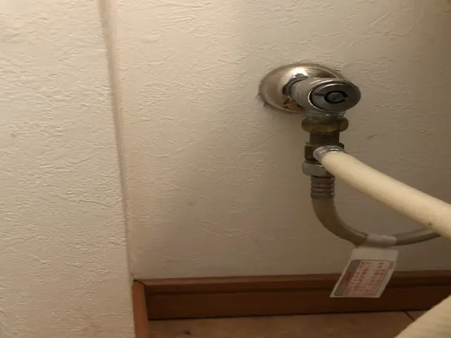 温水便座を取り付け、故障による入れ替え、引越しに伴う中古温水便座取り付け取り外しサービスの画像