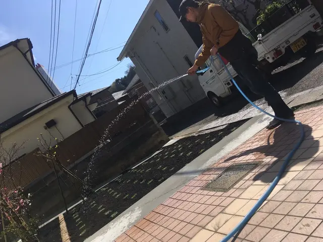 お客様の代わりにお庭や鉢植えの水やりを行います。サービスの画像