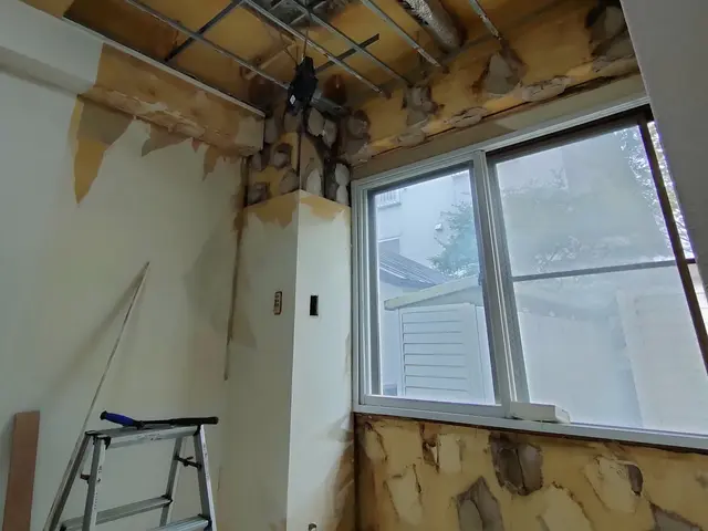 壁の穴・凹み補修｜クロス壁紙の修復　 即日見積もり・最短翌日施工サービスの画像