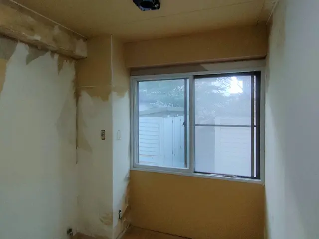 壁の穴・凹み補修｜クロス壁紙の修復　 即日見積もり・最短翌日施工サービスの画像