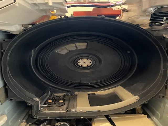 分解清掃で汚れを取り除く、ドラム式洗濯機清掃サービスの画像