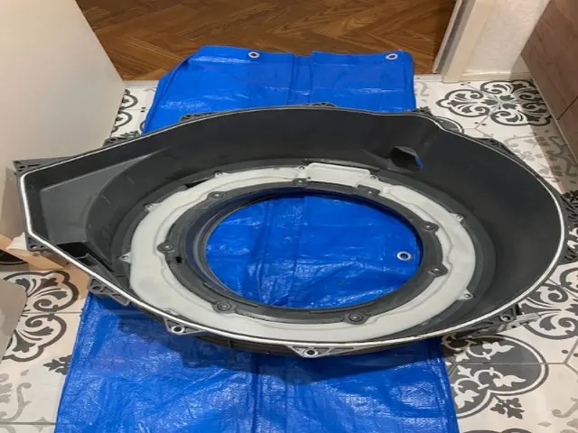 分解清掃で汚れを取り除く、ドラム式洗濯機清掃サービスの画像