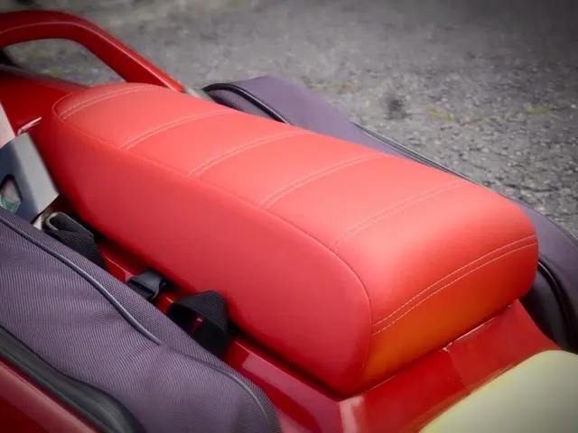 バイクシート張替え、カバー製作等。一人乗りは1台2人乗りは2台を選択してくださいサービスの画像