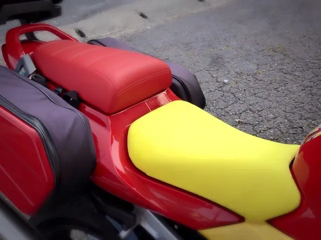 バイクシート張替え、カバー製作等。一人乗りは1台2人乗りは2台を選択してくださいサービスの画像