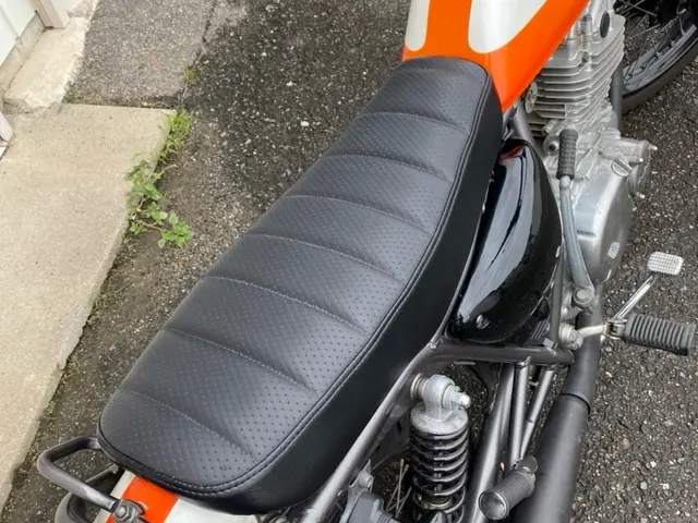 バイクシート張替え、カバー製作等。一人乗りは1台2人乗りは2台を選択してくださいサービスの画像