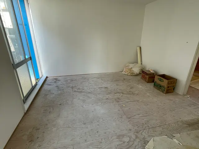 【限定2名】ウッドタイル白、茶各1名ずつ！倉庫在庫処分価格！！まずはお問合せを！サービスの画像