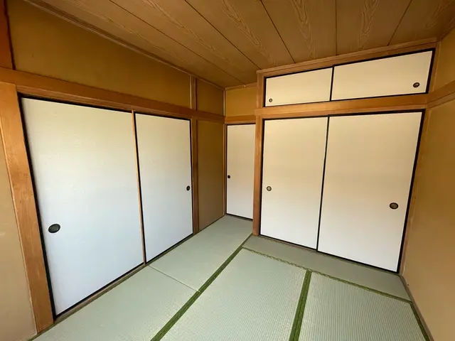 襖にクロス施工！張り替え専門店☆襖、障子、網戸の張り替えセット割引実施中！サービスの画像