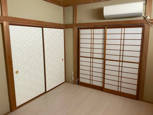 襖にクロス施工！張り替え専門店☆襖、障子、網戸の張り替えセット割引実施中！サービスの画像