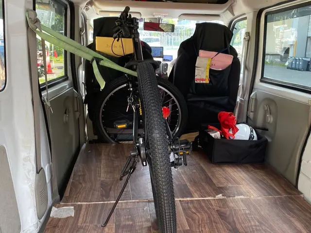 (東京神奈川集荷）レッドカーペットを敷いてお届け贈る人の気持ちと幸せも運ぶ大吉便サービスの画像