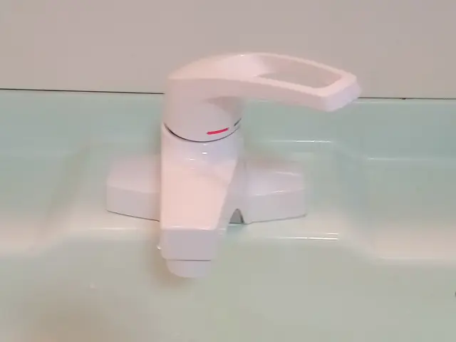 洗面化粧台　水栓交換サービスの画像