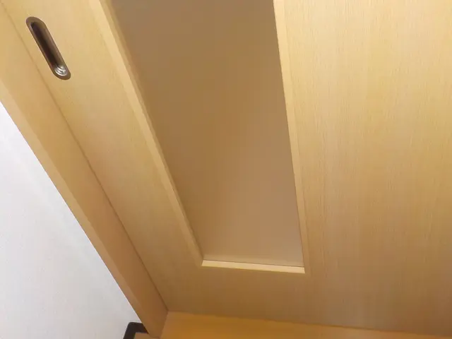 引き戸のレール・戸車交換サービスの画像