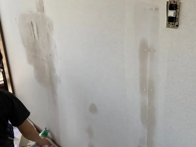 クロスの破れ、壁の凹み、穴補修、きれいにいたします!!サービスの画像