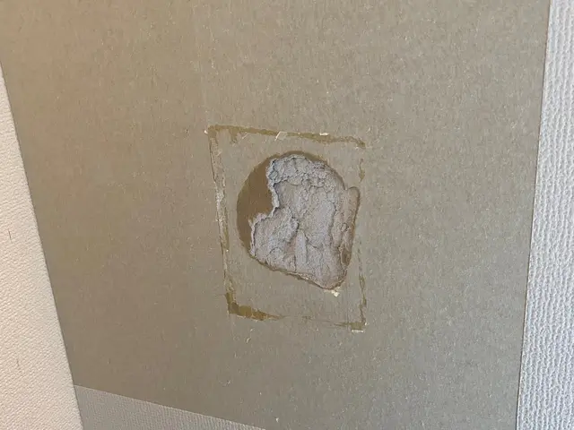 クロスの破れ、壁の凹み、穴補修、きれいにいたします!!サービスの画像