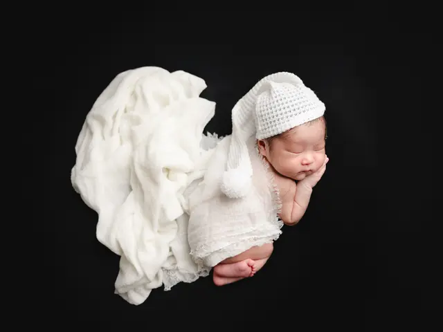 ニューボーンフォト★大人気の４ポーズ！うつ伏せ、頬杖ポーズ★おくるみも