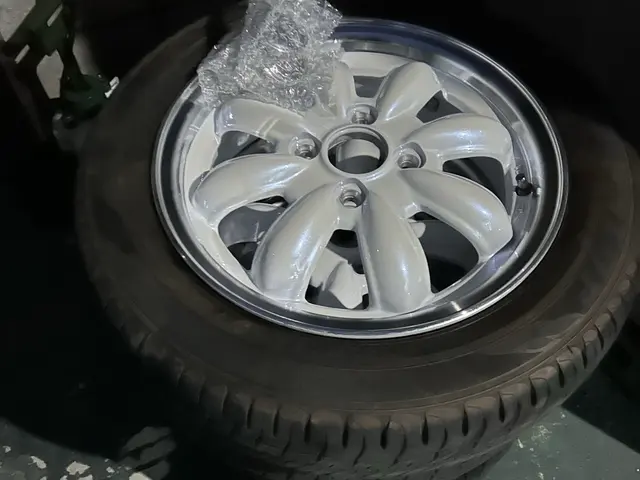 夏タイヤ⇆スタッドレスタイヤ履き替えいたします。空気圧調整、タイヤの相談もOKサービスの画像