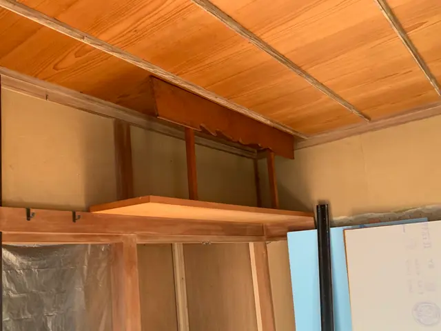 神棚を丁寧に取り付けいたします。取り外しのみでも大丈夫です。サービスの画像