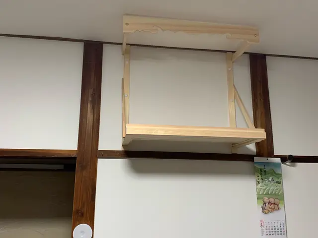 神棚を丁寧に取り付けいたします。取り外しのみでも大丈夫です。サービスの画像