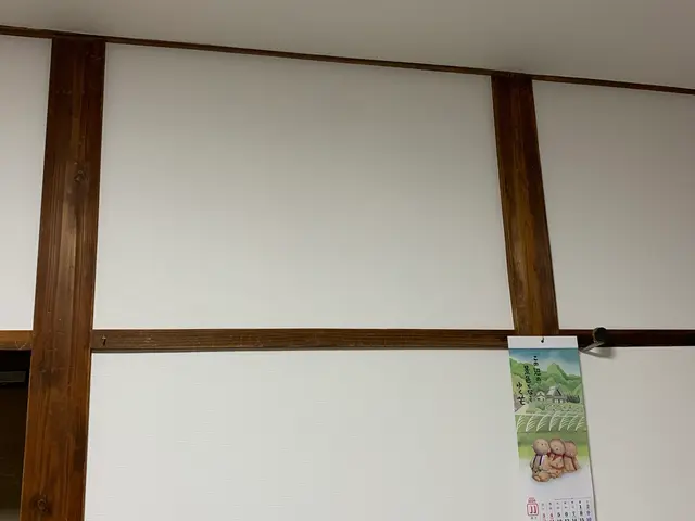 神棚を丁寧に取り付けいたします。取り外しのみでも大丈夫です。サービスの画像