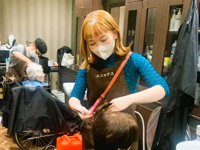 美容師歴30年！！【介護職員初任者研修（旧ヘルパー2級）・福祉美容士の資格あり】サービスの画像
