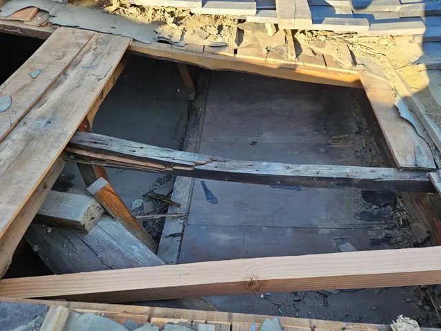 [父は業歴46年•私は業歴22年の親子2代による屋根工事]お見積り無料！サービスの画像