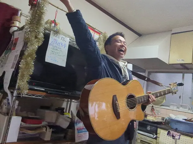 ご自宅・施設へ伺う 出張弾き語りライブサービスの画像