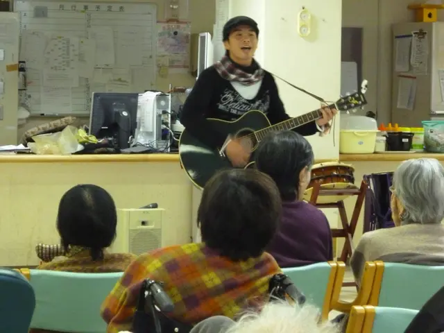 ご自宅・施設へ伺う 出張弾き語りライブサービスの画像