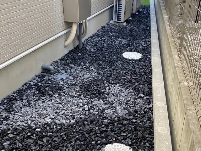 ◆◇雑草対策・防犯対策◇◆防草シートもセットで行います！サービスの画像