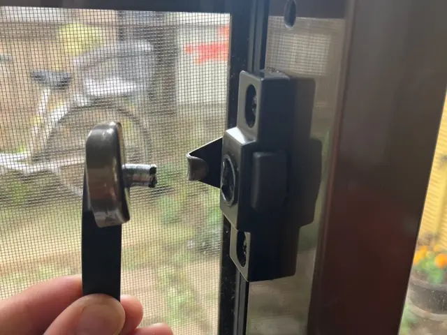 窓クレセント錠交換サービス｜土日祝も対応可能サービスの画像