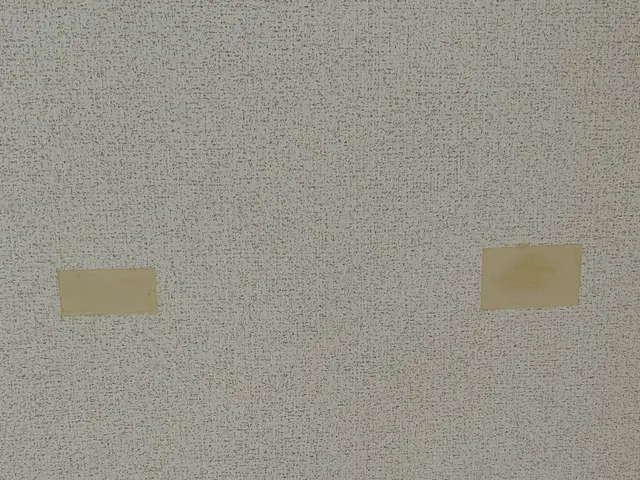 壁の穴にお困り方、当店へご連絡下さい。ご相談やお見積だけでも可能です！サービスの画像