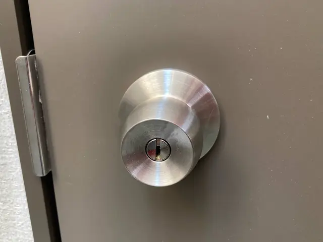 【お手頃価格】で鍵を交換したい・防犯対策に補助錠を付けたいなどサービスの画像