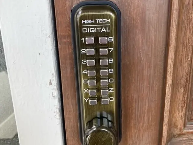 【お手頃価格】で鍵を交換したい・防犯対策に補助錠を付けたいなどサービスの画像