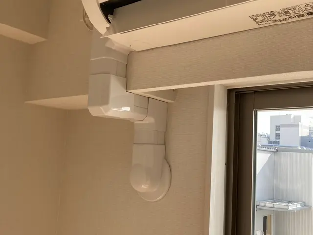 処分するエアコンの取外です！再取付は出来ません！処分無料！アワード4年連続受賞！サービスの画像