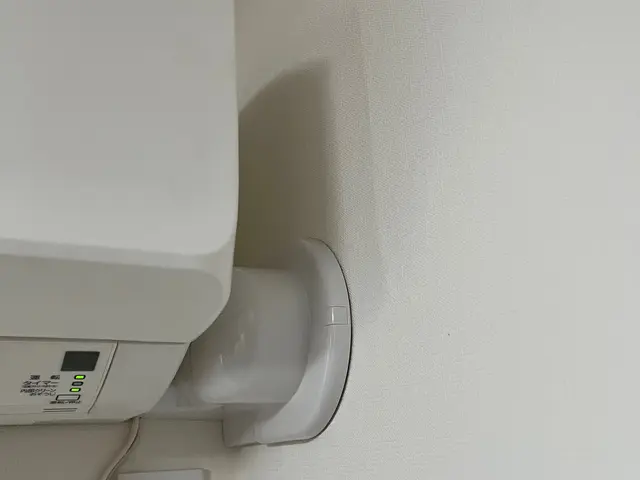 処分するエアコンの取外です！再取付は出来ません！処分無料！アワード4年連続受賞！サービスの画像