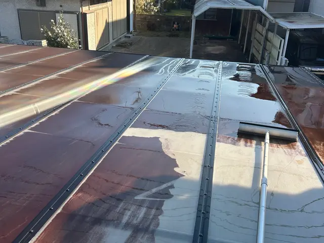 お隣様対策も！安心安全でカーポート高圧洗浄！サービスの画像