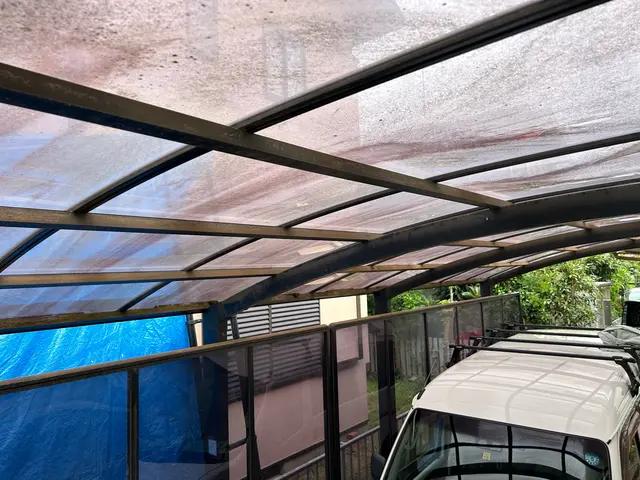 お隣様対策も！安心安全でカーポート高圧洗浄！サービスの画像