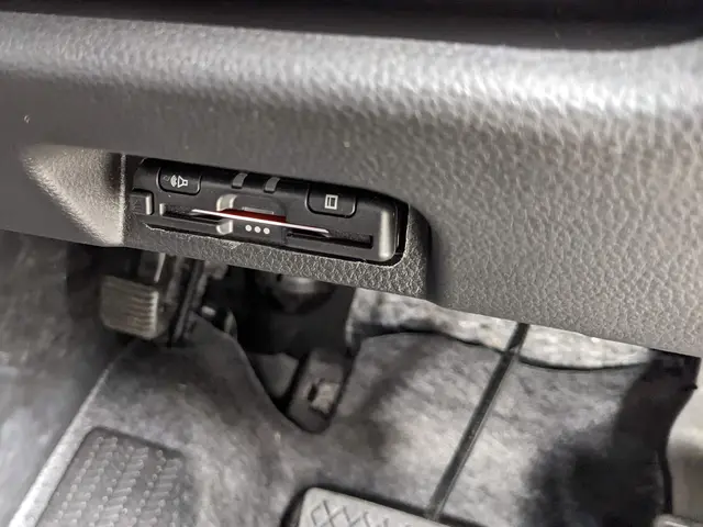 認証工場の国家整備士がご自宅へお伺い致します。サービスの画像