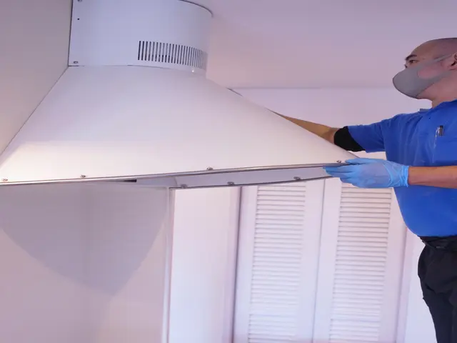 プロの洗剤・道具で徹底的に！レンジフード分解洗浄！年間実績400件以上！サービスの画像