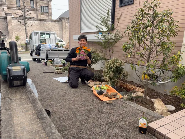 ○植え替え◯肥料◯土壌改良◯季節の植物入れ替え◯ご要望にお応えします。サービスの画像